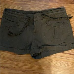 Green Shorts Size 25